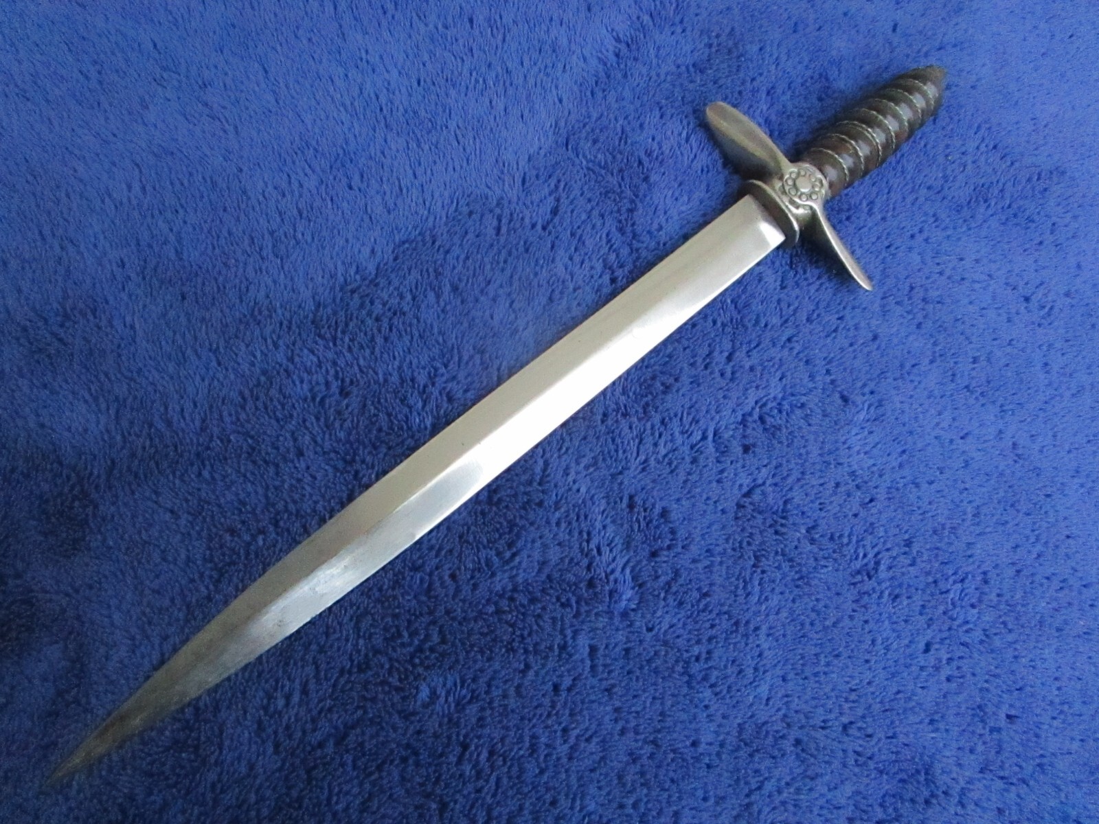 RARE ORIGINAL WW2 YUGOSLAVIAN M1937 AIR FORCE DAGGER KNIFE AND SCABBARD