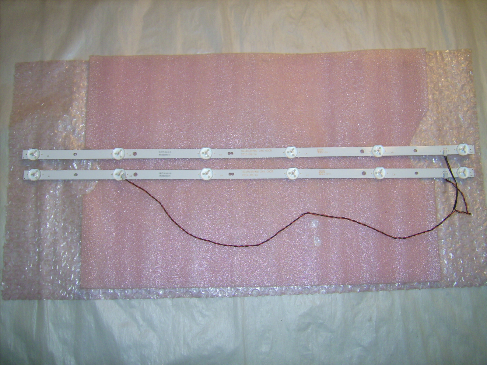 006-P1K3390B LED 3 Strips TOT_32_3X8_3030C-8S1P 4C-LB320T 006-P1K3390B LED 3 Strips TOT_32_3X8_3030C-8S1P 4C-LB320T