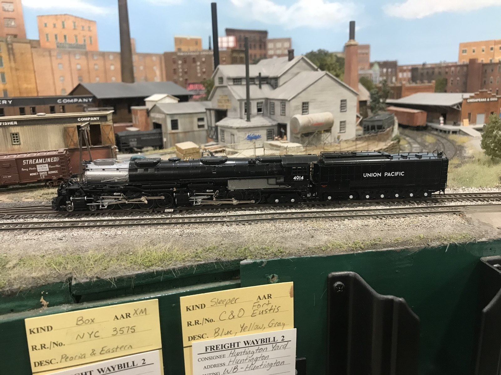 Kato 126-4014 4-8-8-4 Big Boy Steam Locomotive - Union