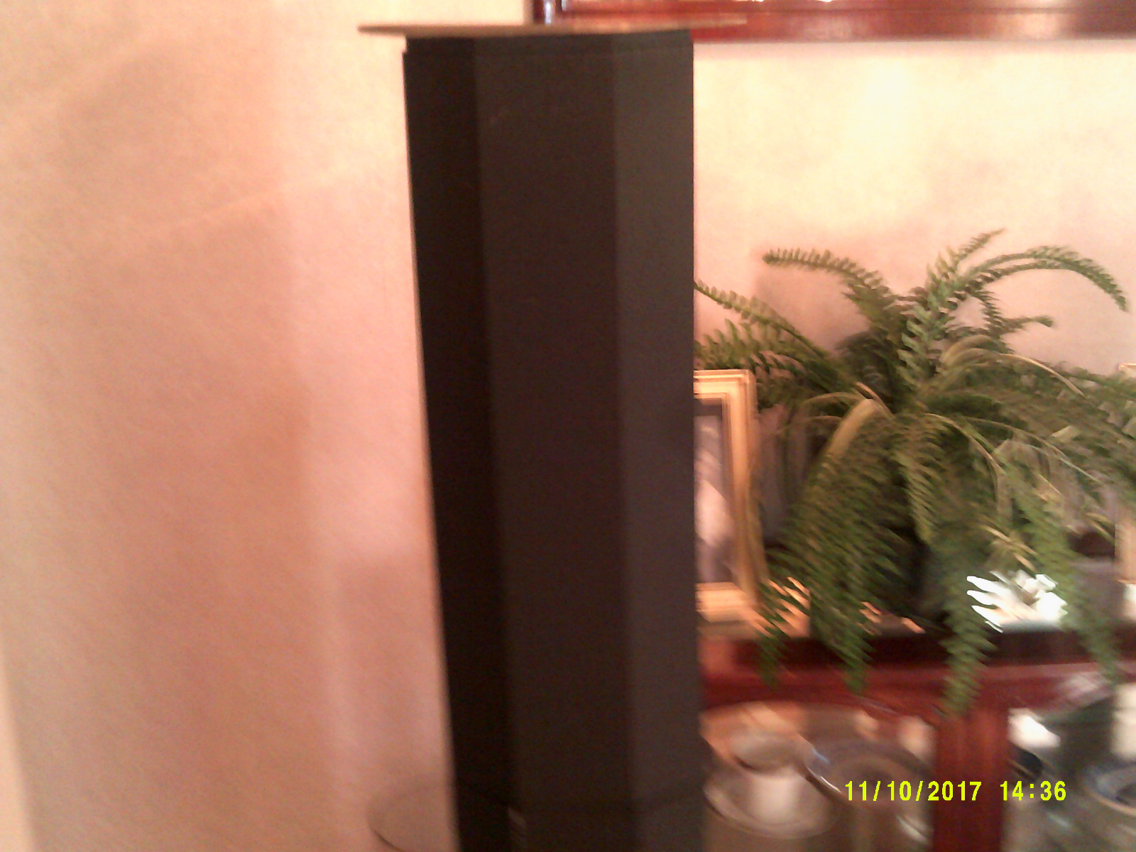 MID CENTURY ELEC/LOG HEATER/ FIREPLACE FREESTANDING W/PIPE PICK UP ONLY 29154