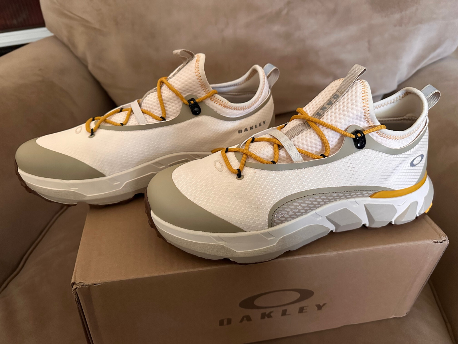 【OAKLEY】 Light Shield Grey Yellow New Oakley Light Shield™ Shoes - Mens 10.5 ~ White/Grey
