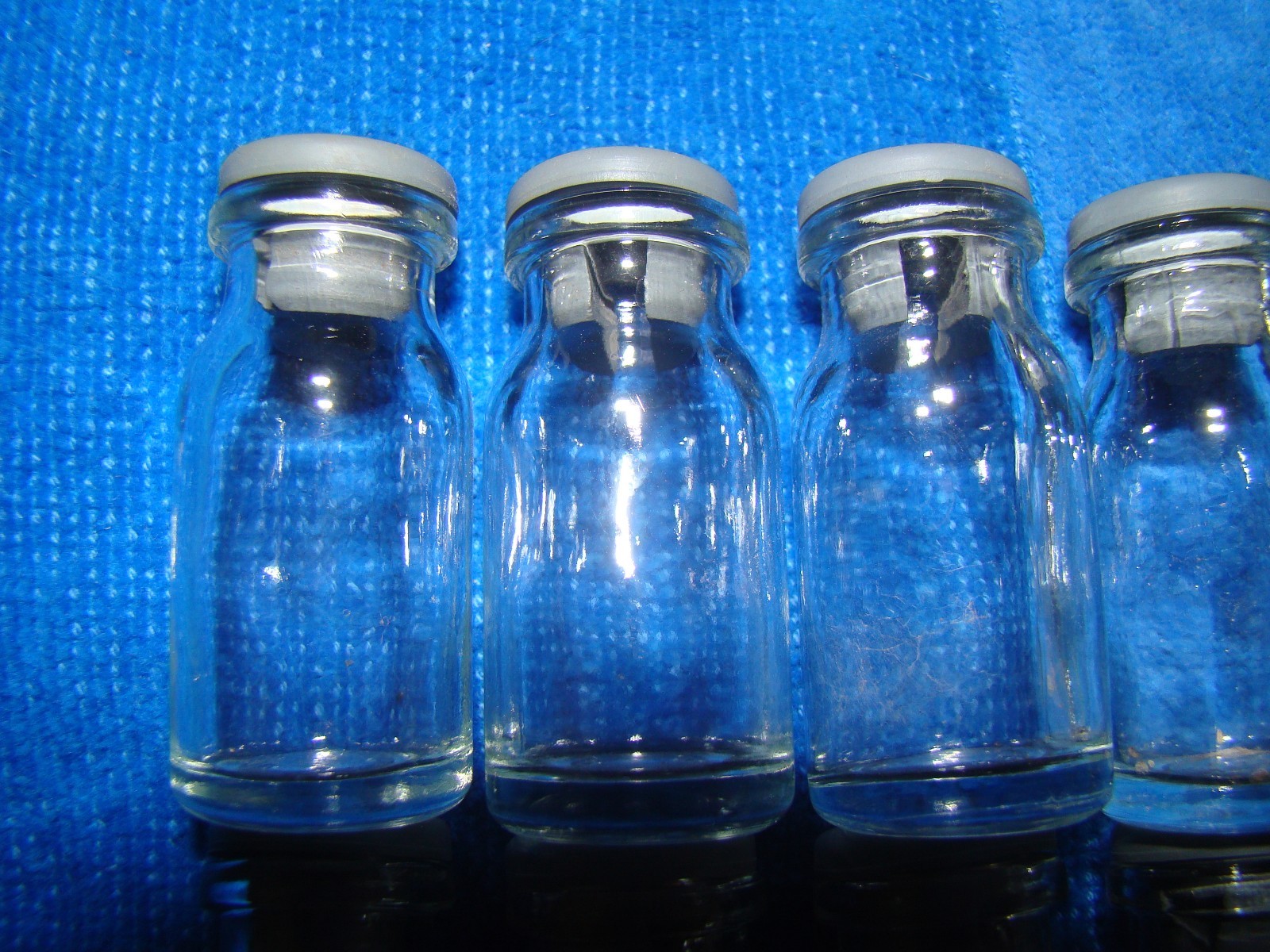 VTG (12) Miniature Borosilicate Glass Serum Bottles & Stopper - Beading & Crafts