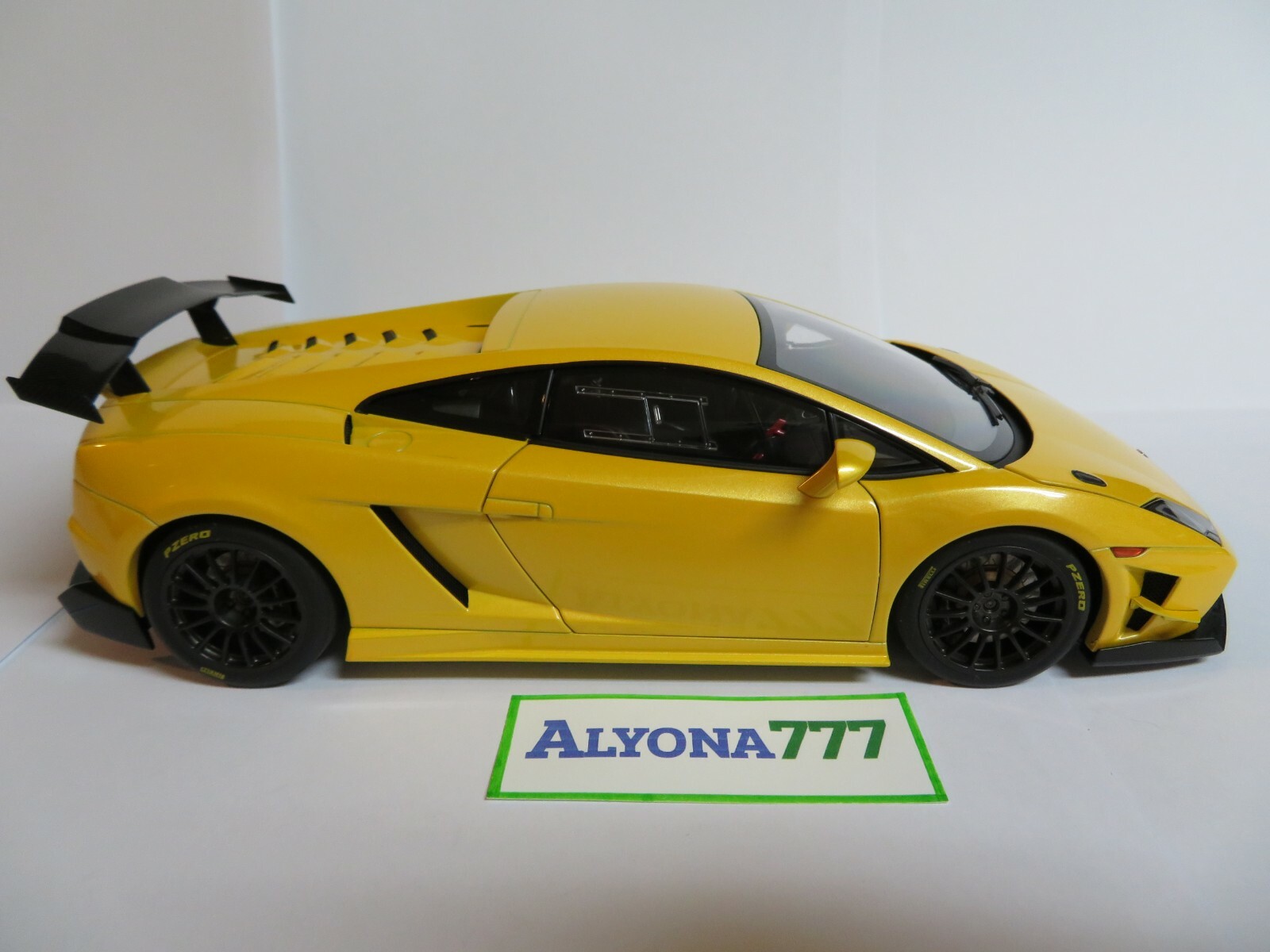 AUTOart 1/18 LAMBORGHINI Gallardo SUPER TROFEO LP560-4 AUTOart 1/18 LAMBORGHINI Gallardo SUPER TROFEO LP560-4