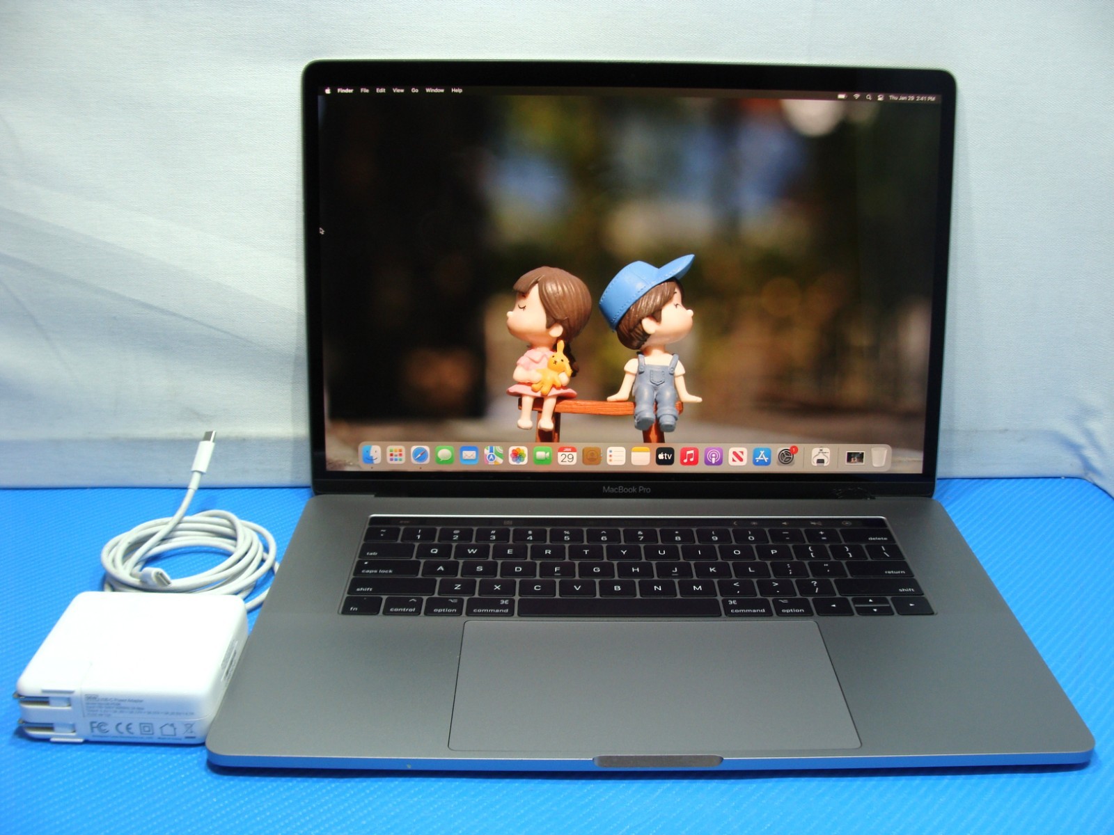 Apple MacBook Pro 15-inch 2017 Core i7 2.80GHz/16GB/256GB(NVMe 
