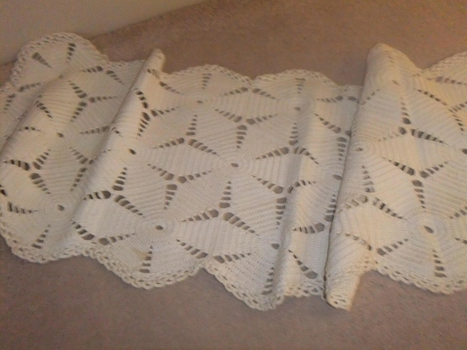 Vintage Table Top/Runner White Crochet Long    #33TR