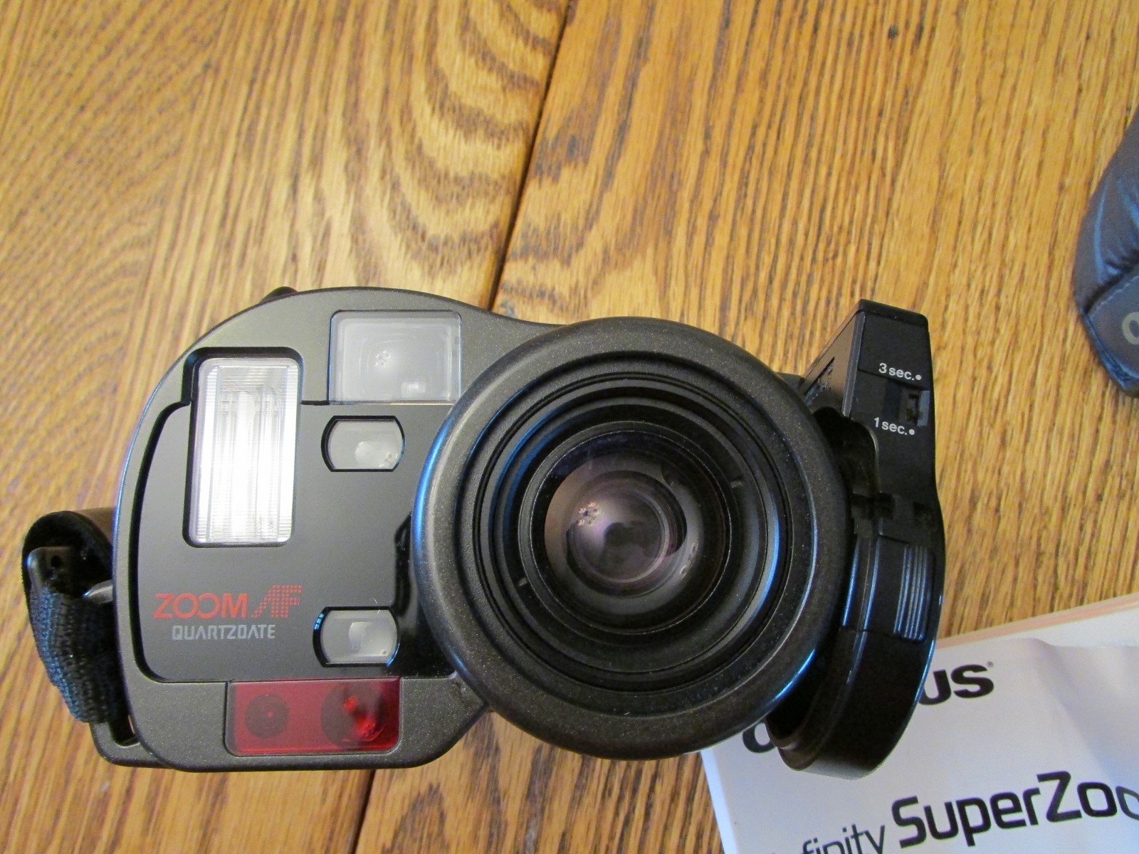 Olympus Infinity Super Zoom 330 Camera 35 mm Zoom AF Quartz Date Japan