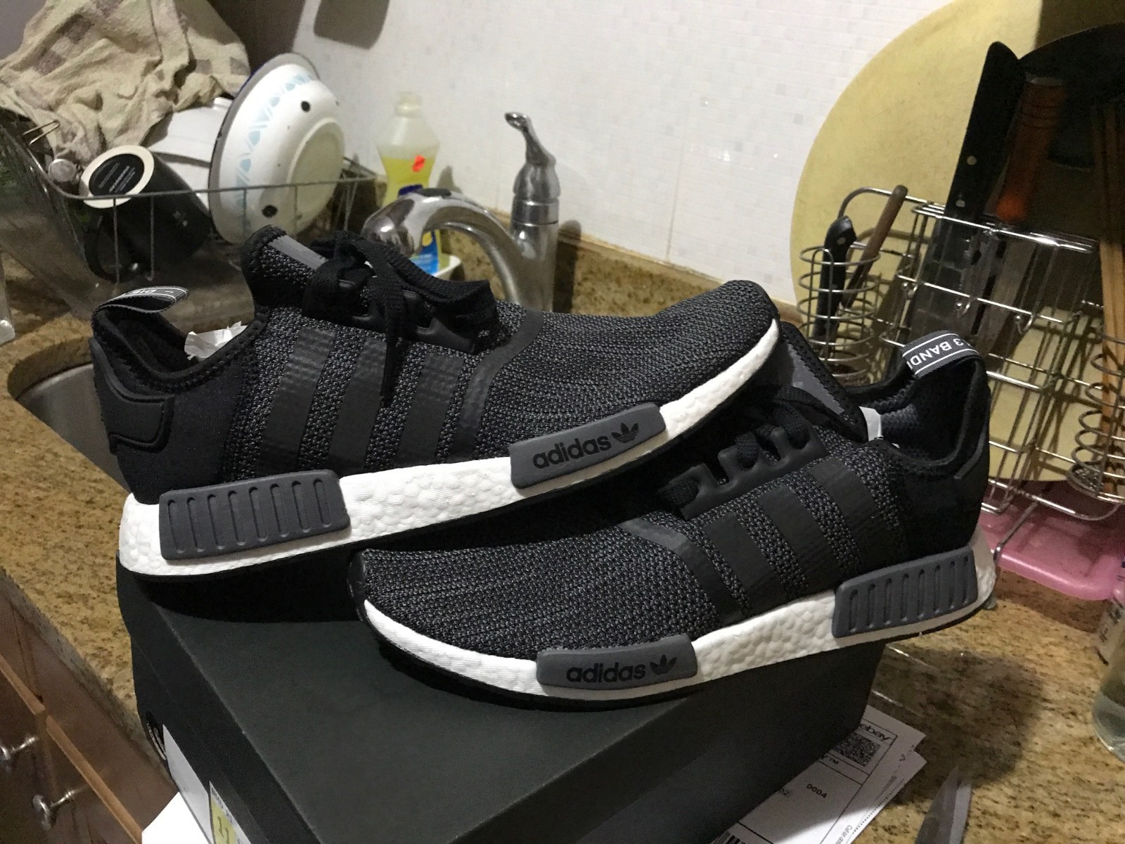 nmd r1 core black carbon