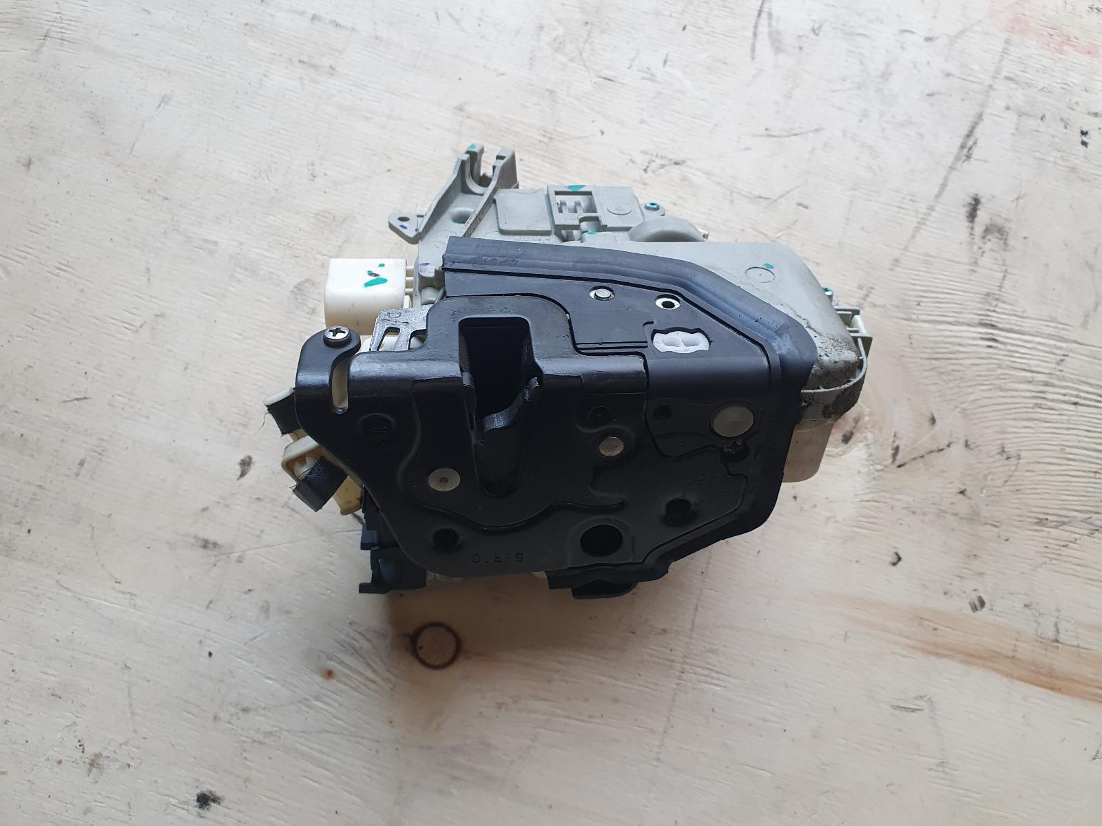 2011 Audi A5 RIGHT FRONT DOOR LOCK 8T DUAL ROW (7 PIN) P/N 8J283701 image 4