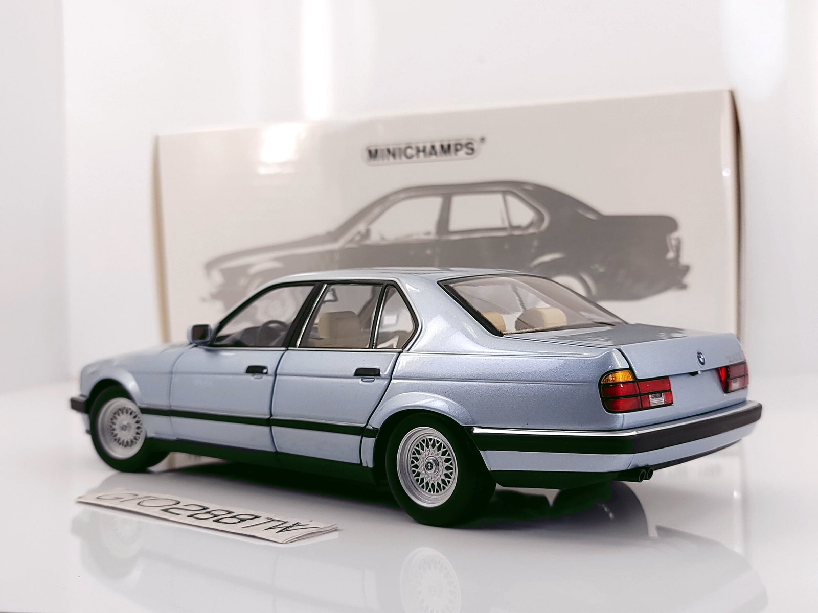 希少 1/18 BMW 730i ミニチャンプス(MINICHAMPS) E32 Minichamps 1:18 scale BMW 730i Sedan(E32) 1986(Bordeaux Red