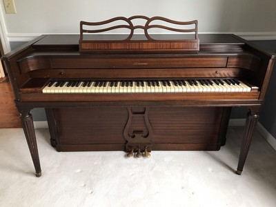 Upright Baldwin Spinet Piano