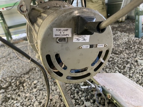 YAMATO DCZ-361A Industrial Sewing Machine W/ Motor,Foot,and Table