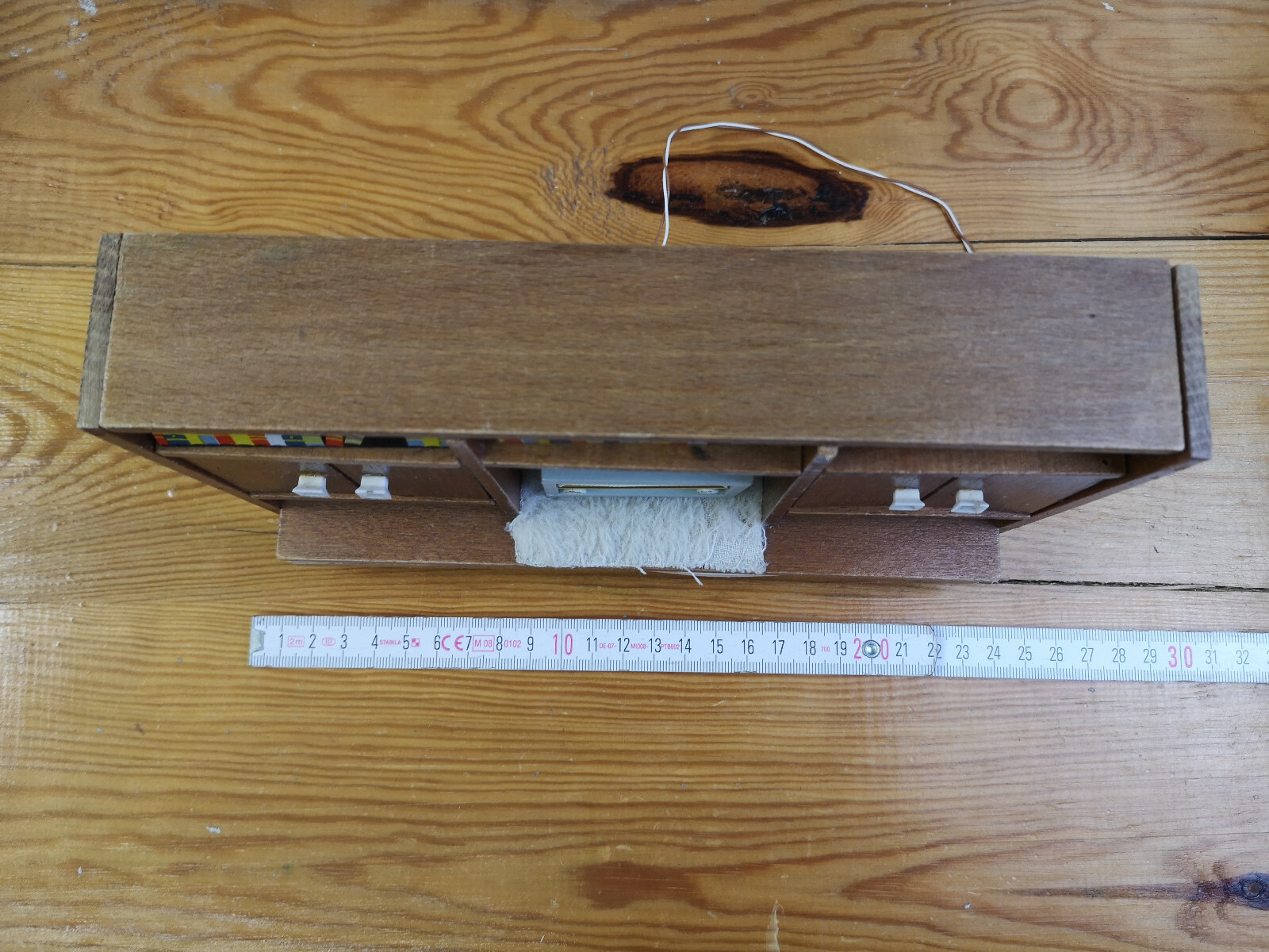 alter Schrank für ein Puppenhaus o.ä., Spielzeug, Deko (G)16001