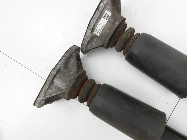 BMW 1er 116i F20 11-15 5T Stossdämpfer Links und Rechts Hinten BMW 1er 116i F20 11-15 20.10.2011 6873722... Bild 6