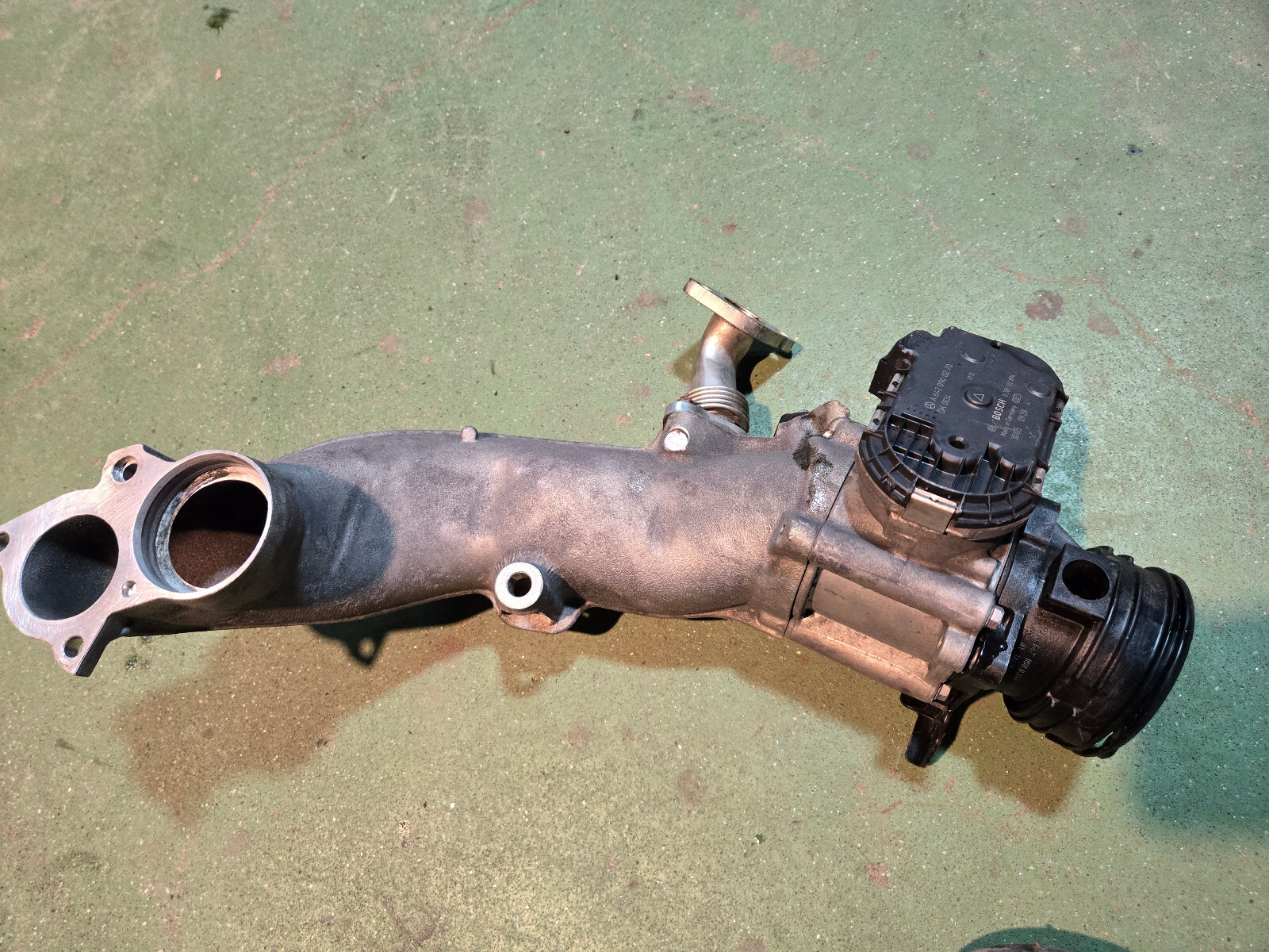 a6420983007 Mercedes-Benz OM642 intercharging air tube cross tube 10-18 Sprinter - Picture 6 of 11