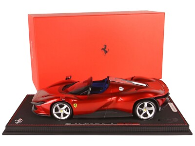 FERRARI SP3 DAYTONA ''ICONA SERIES'' RED MAGMA & DISPLAY CASE 1/18 BY BBR P18214 A
