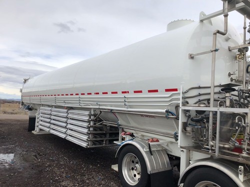 LNG mobile pump station for dispensing liquid natural gas