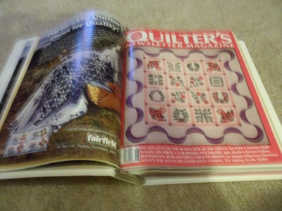 16 issues Quilter's Newsletter Magazine Binder Mar 1992 - Sept. 1993 #240 - 255