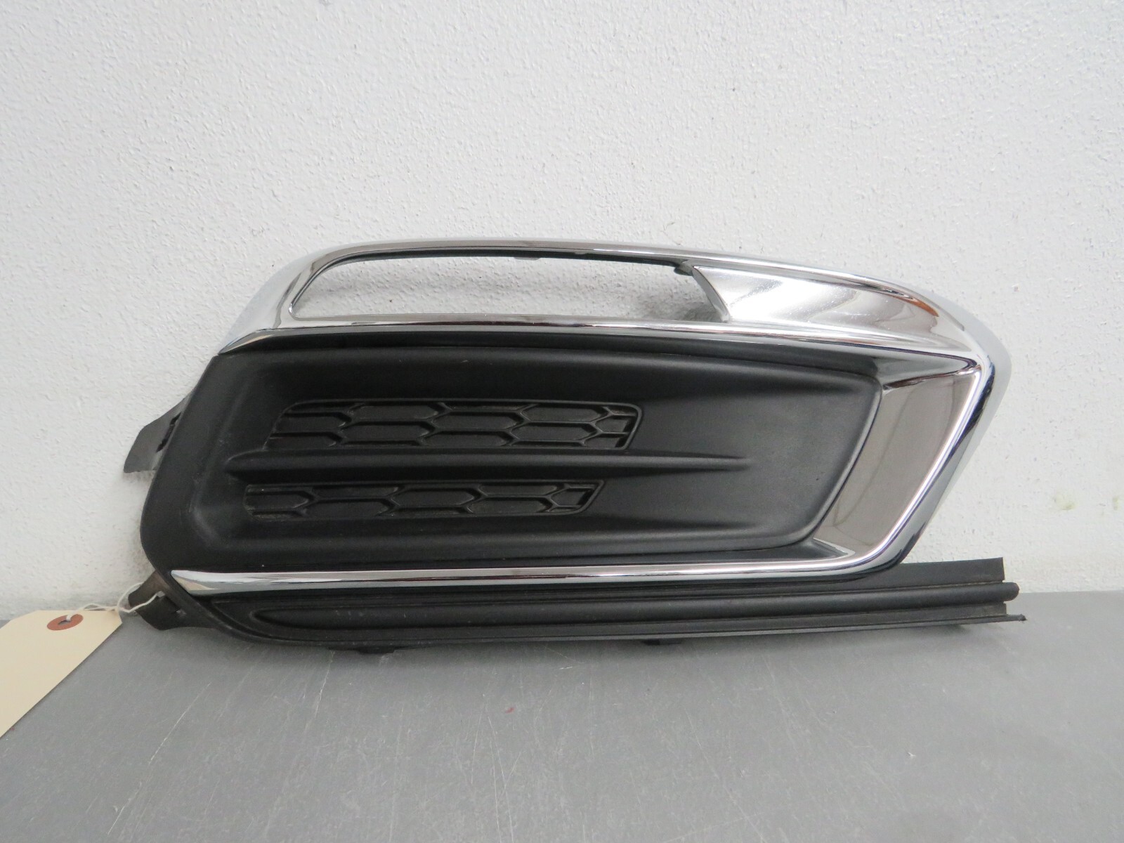2015 2016 CHEVROLET CRUZE RIGHT SIDE FOG LIGHT COVER