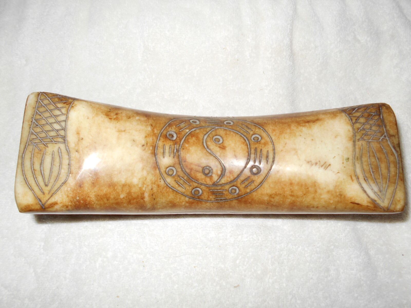 RARE VINTAGE/ANTIQUE CHINESE OPIUM PILLOW VERY RARE. ANTIQUE. DRAWINGS CARVINGS