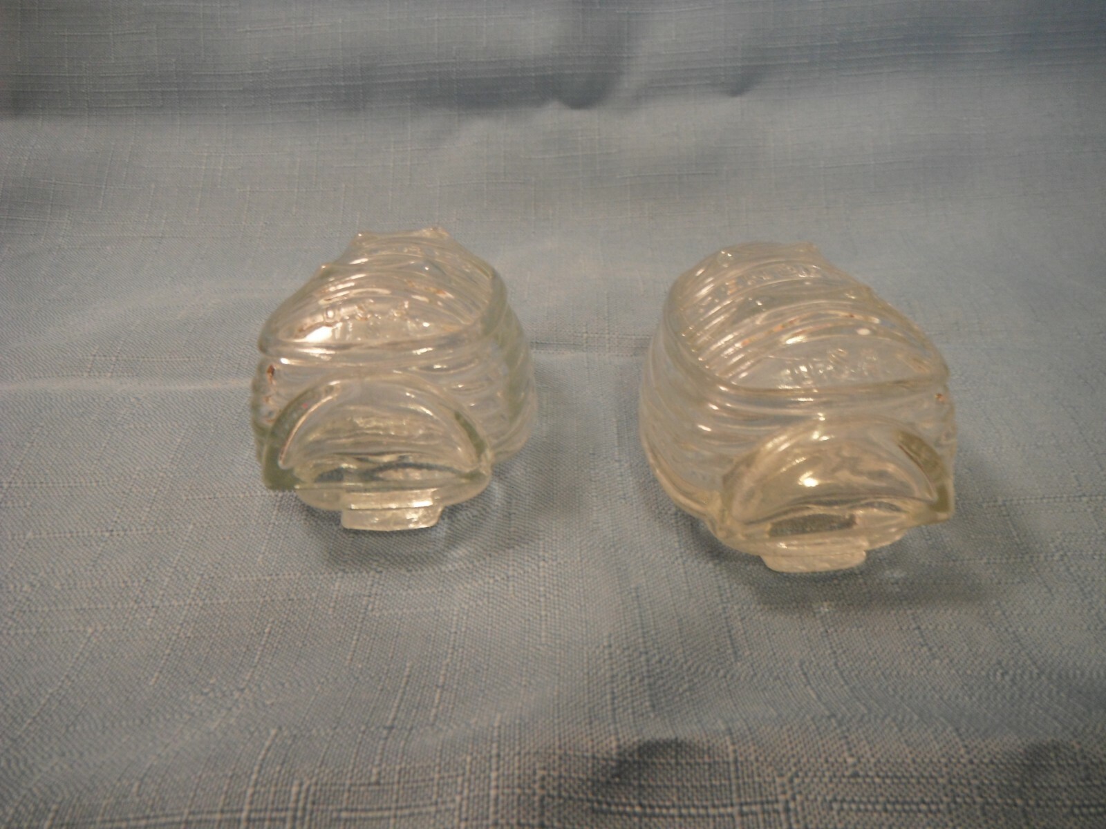 HENDRYX Bird cage feeder, Antique/Vintage CLEAR   Embossed USA