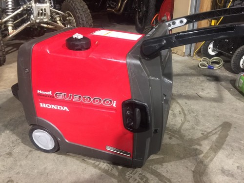 Super Quiet Honda EU3000i Handi 3000W Gas Powered Portable Generator Inverter