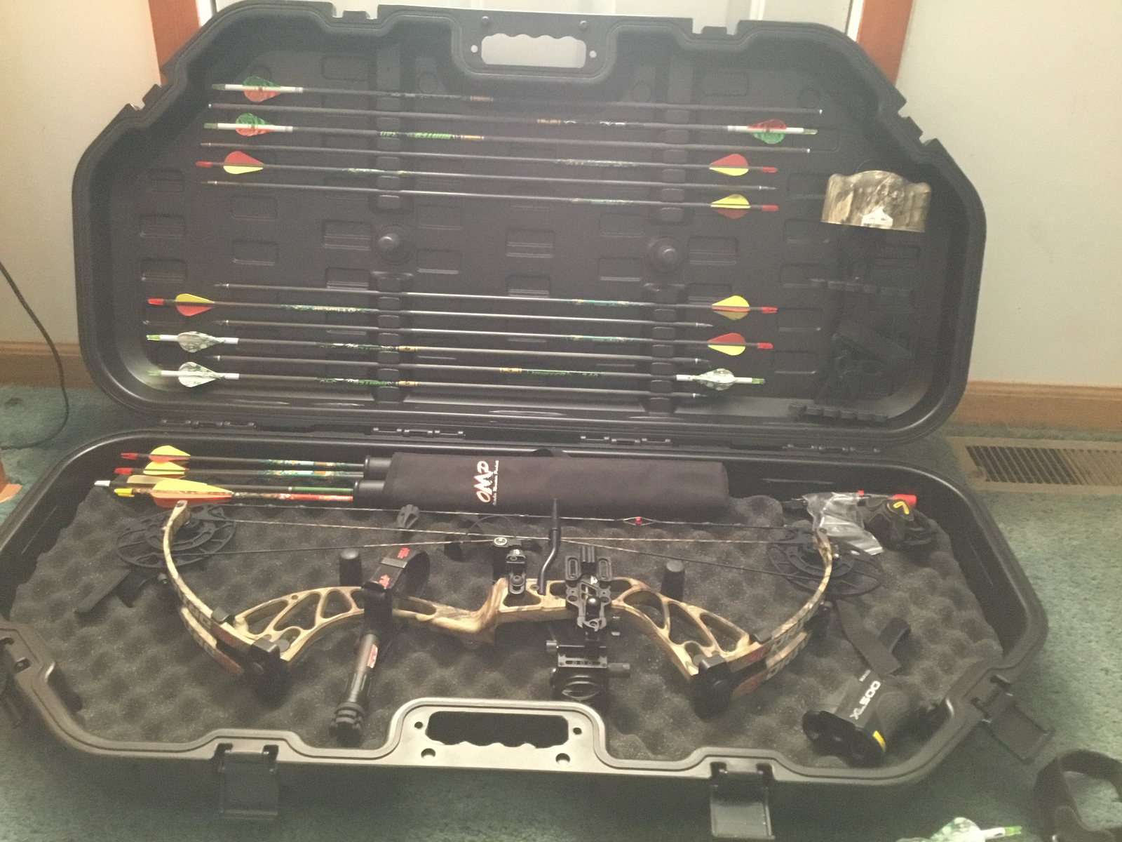 SAS Compound Bow Heavy Duty Hard Case with Locking Holes Flight Ready