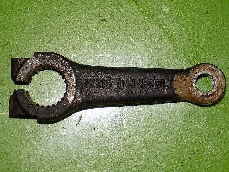94-97 Mercedes C220 OEM W202 power steering box pump linkage tie rod arm