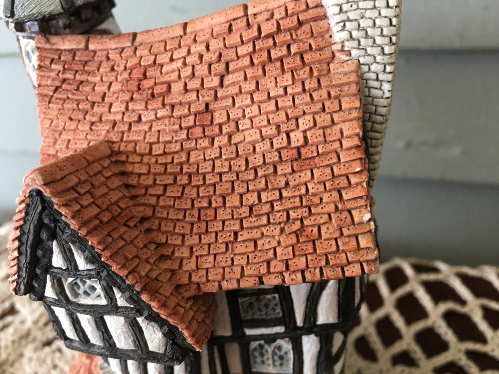 Vintage 1986 David Winter There was a Crooked House Christmas Cottage