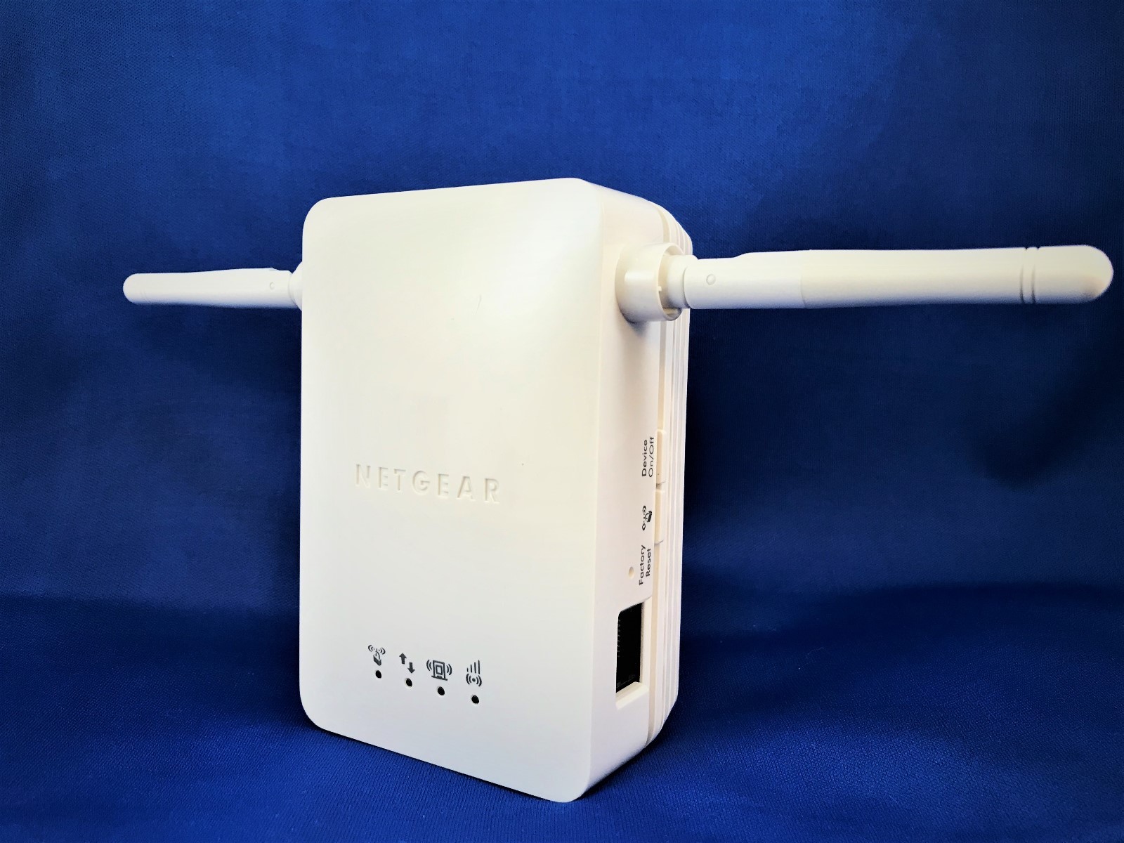 NETGEAR Range Extender Model WN3000RP V1H2