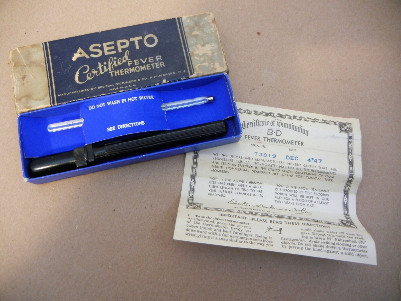 VINTAGE ASEPTO  GLASS FEVER THERMOMETER BAKELITE CASE & INSTRUCTIONS N.J.  USA