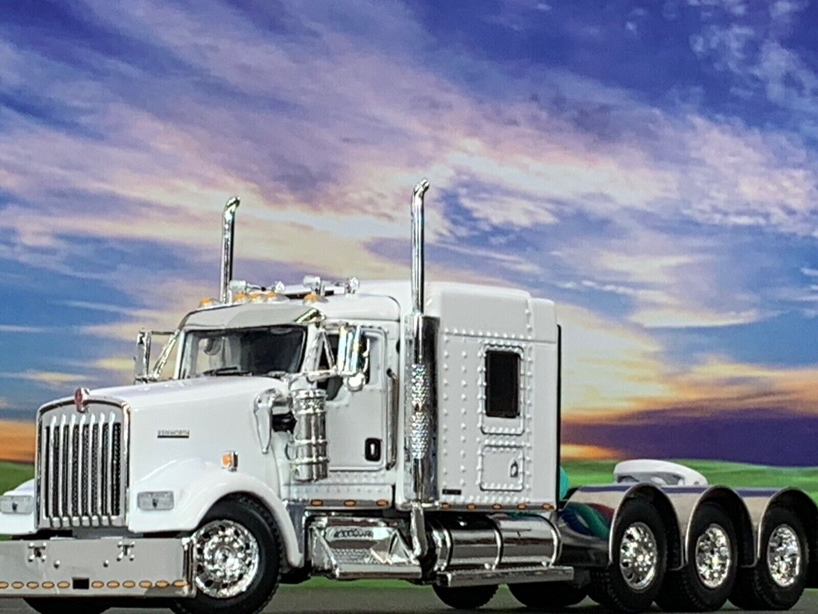 1/64 DCP WHITE KENWORTH W900L TRI AXLE W/ 72 1/64 DCP WHITE KENWORTH W900L TRI AXLE W/ 72