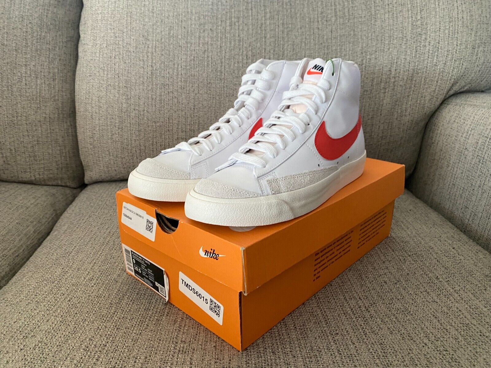 NIKE BLAZER MID '77 VINTAGE / HABANERO RED / BQ6806 600 NIKE BLAZER MID '77 VINTAGE / HABANERO RED / BQ6806 600