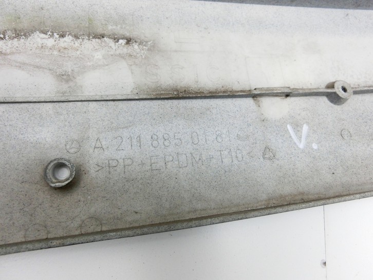 Mercedes W211 E200 02-06 Lim Heckblende Kennzeichenblende Mercedes W211 E200 02-06 27.02.2003 A2118850181 gebraucht Vorschau 4