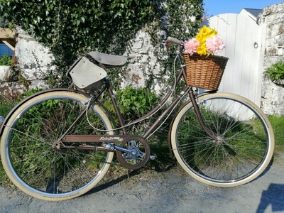 Beautiful Vintage Ladies Bike with Basket, fully serviced. 