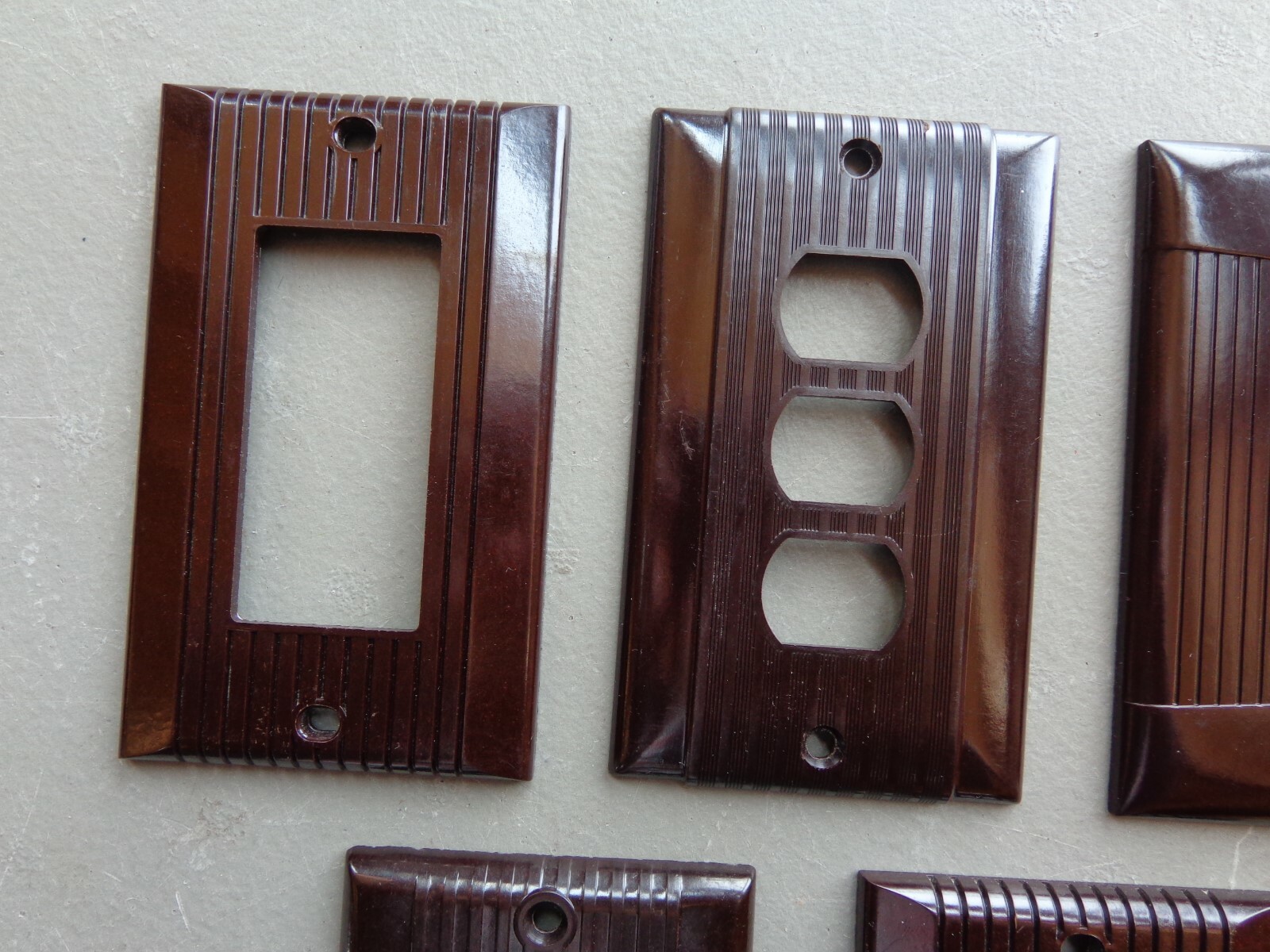Vtg Lot of 5 Brown Bakelite Switch & Outlet Cover Plates Ribbed Design