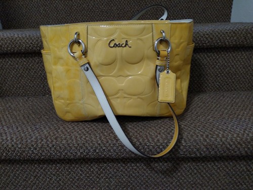 COACH GALLERY EMBOSSED YELLOW PAT. LEATHER EAST/WEST TOTE