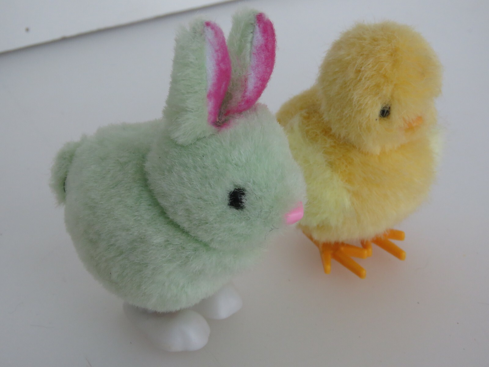 2 Vintage Easter Bunny Rabbit Chick Fuzzy Wind Up Hops Shakes Toys Lot A1973