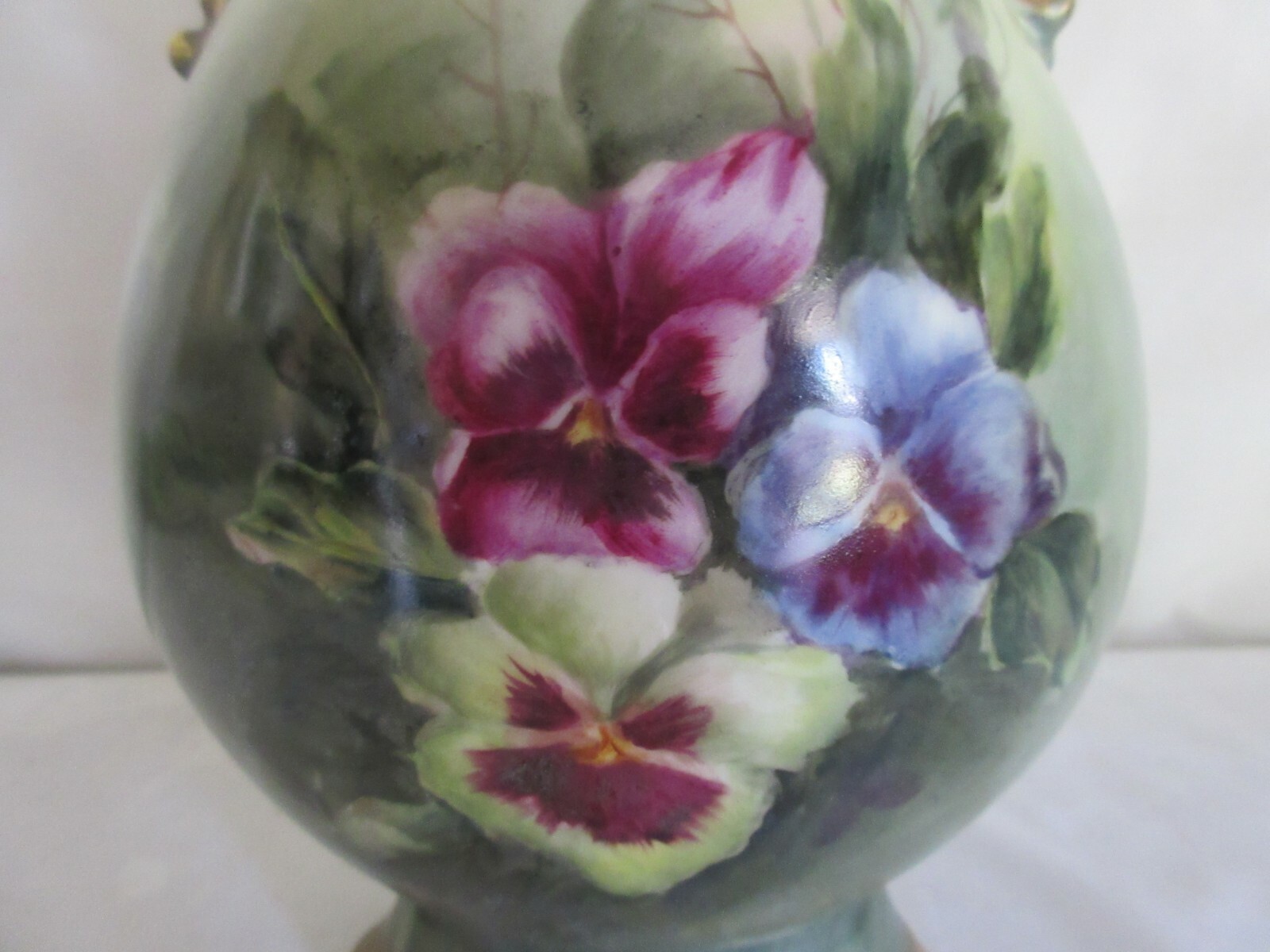 GORGEOUS FRANCE M R LIMOGES HAND PAINTED FLORAL PANSIES TWO HANDLES VASE 10.5