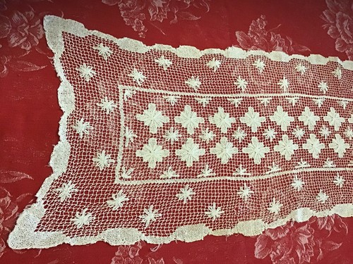 Vintage Hand Crocheted Floral Table Runner Vintage Flower Lace Doily 14 X 46”
