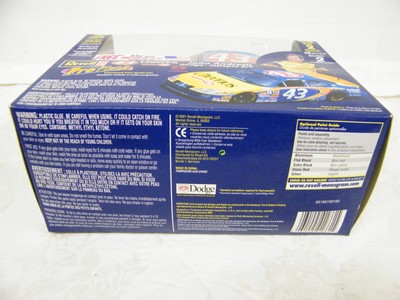 NEW Revell John Andretti 43 Cheerios Dodge Intrepid Model