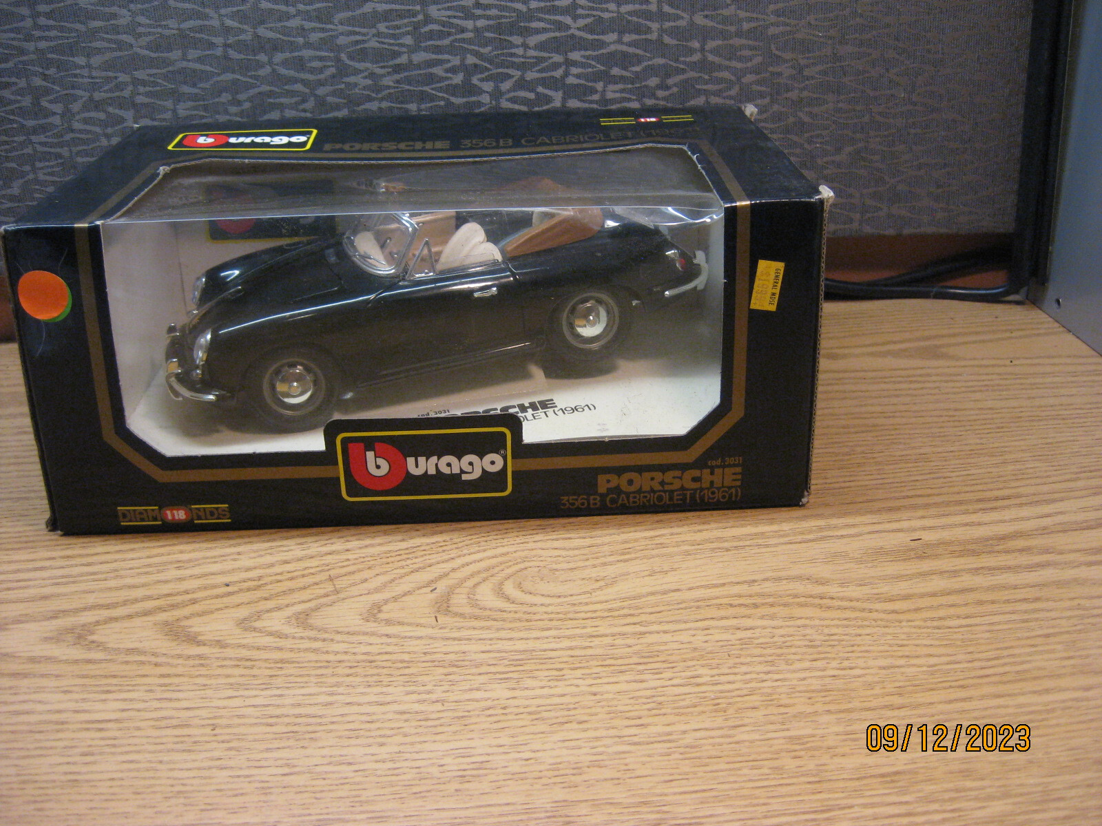 1/18 1961 PORSCHE 356B CABRIOLET IN BLACK BY BURAGO # 3031