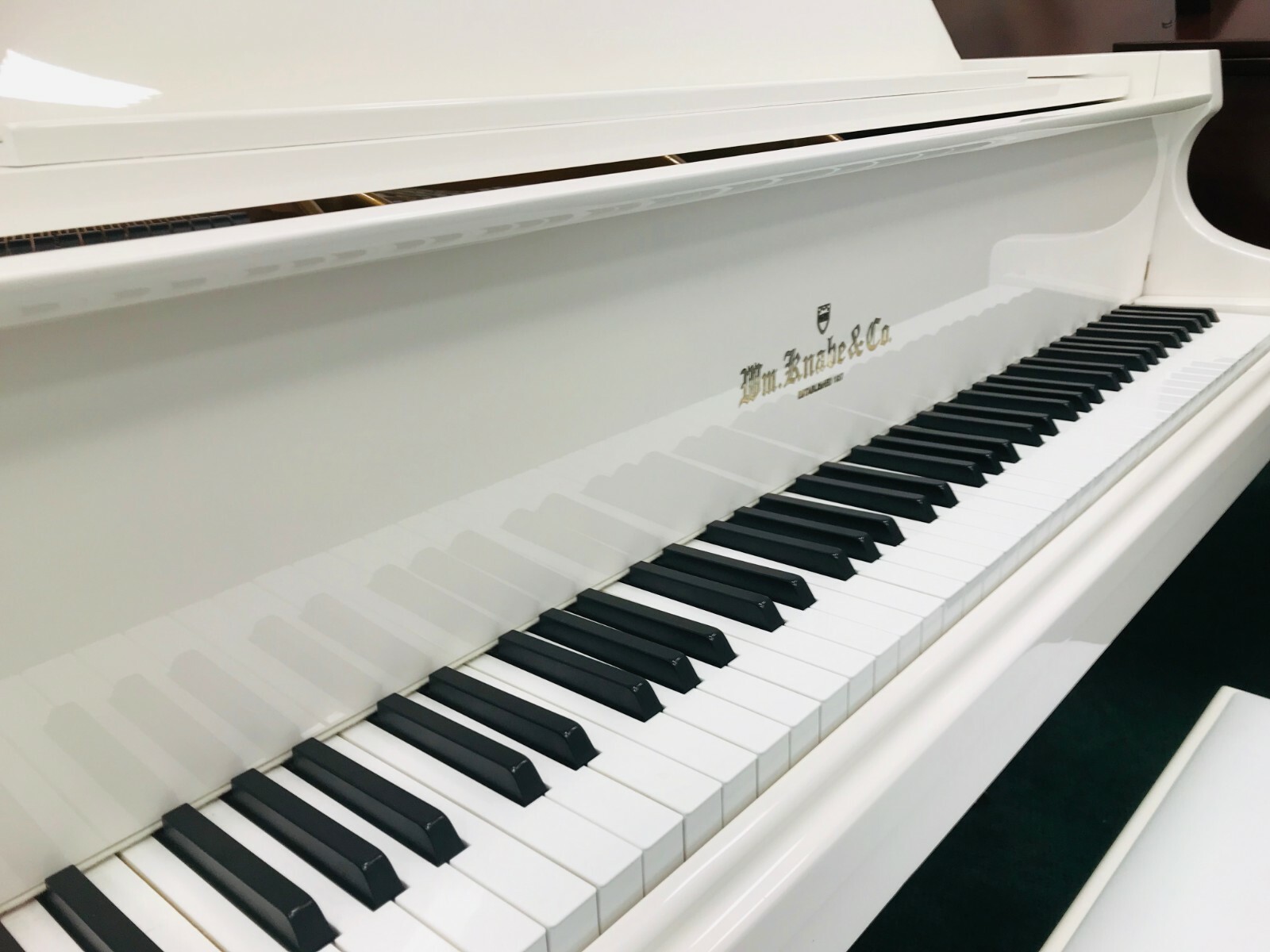 Knabe White Baby Grand 2013 WG50