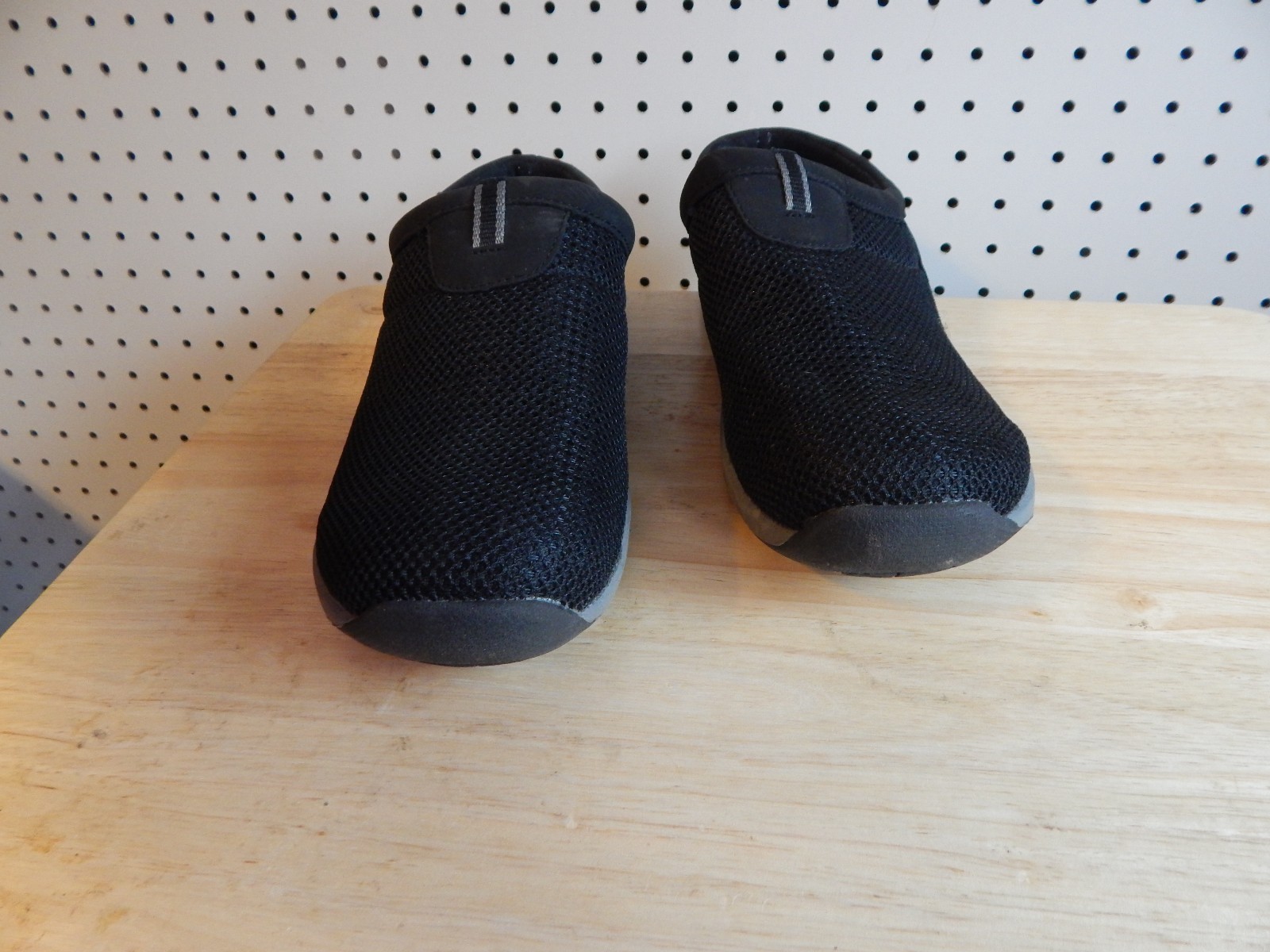 Womens Croft & Barrow slip on shoes - black - size 10 - Yoniblack