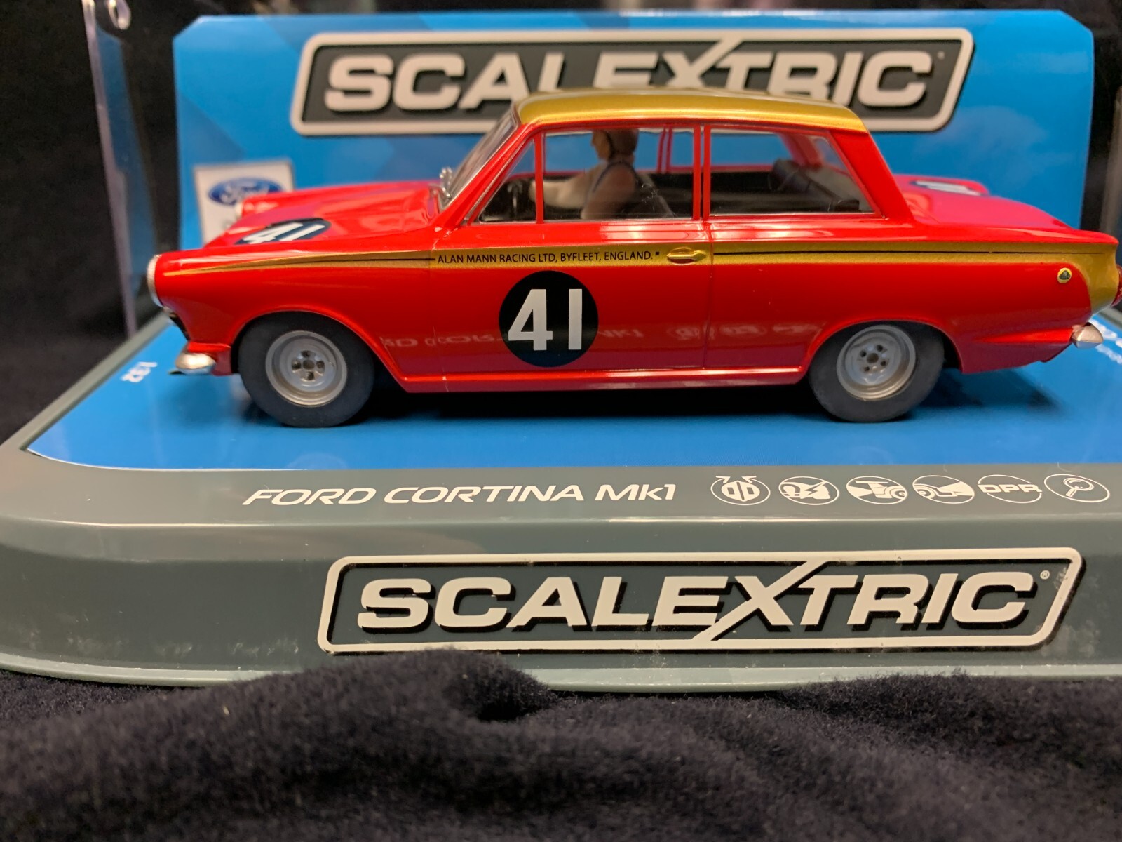 厳選スロットカーScalextric FORD CORTINA :Used