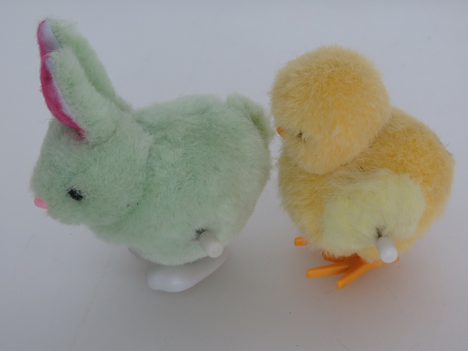 2 Vintage Easter Bunny Rabbit Chick Fuzzy Wind Up Hops Shakes Toys Lot A1973