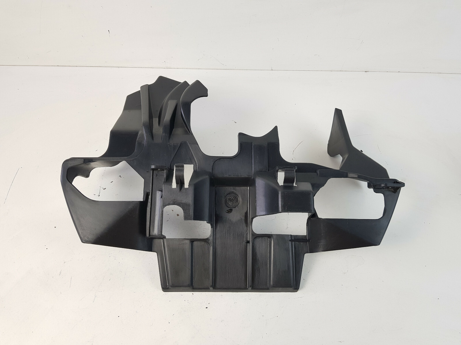 Plastica Passacavi Interna Scudo YAMAHA MAJESTY YP DX 250 1998 1999