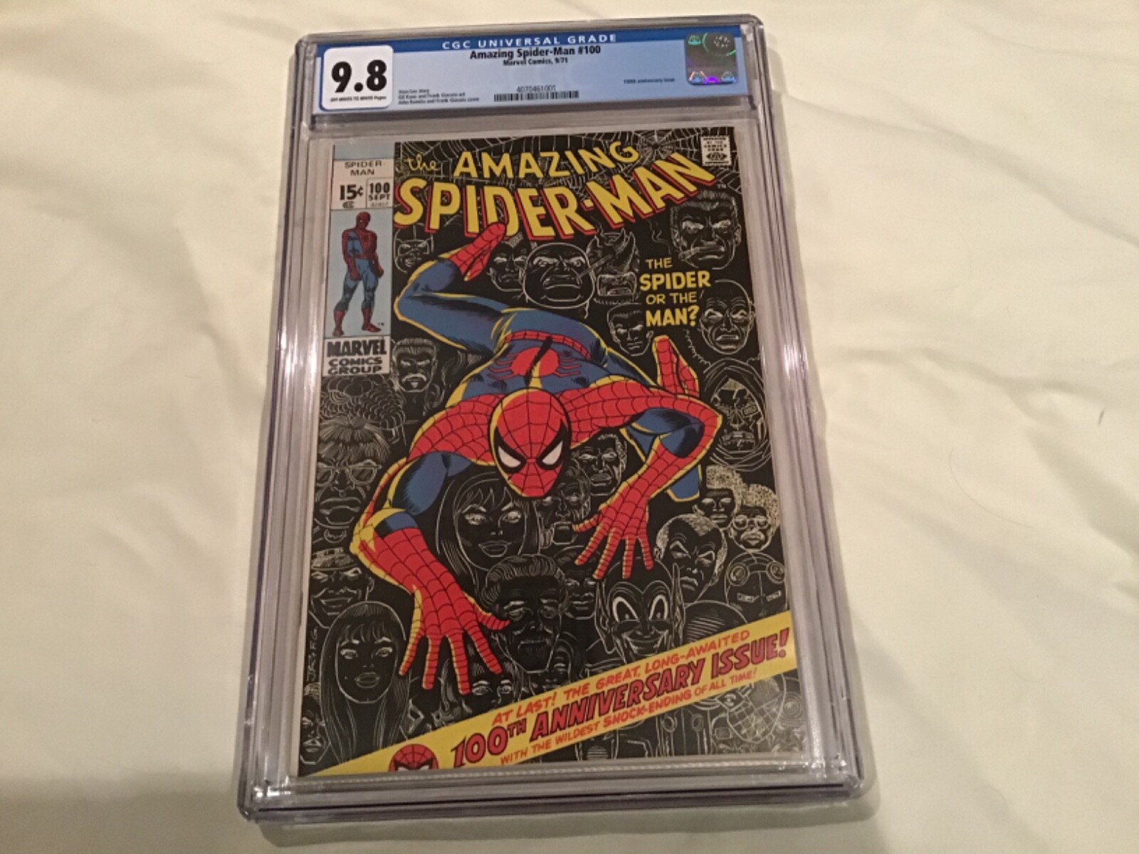 THE AMAZING SPIDER-MAN 100％ & 400％ Amazing Spiderman #100 - Anniversary Issue. 9.8 OW/W Pages
