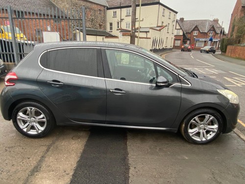 Peugeot 208 image