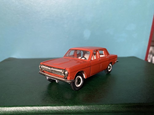 CCCP ソ連 ロシア　 VOLGA GAZ 24 救急車 ミニカー　セット CCCP ソ連 ロシア VOLGA GAZ 24 救急車 ミニカー セット