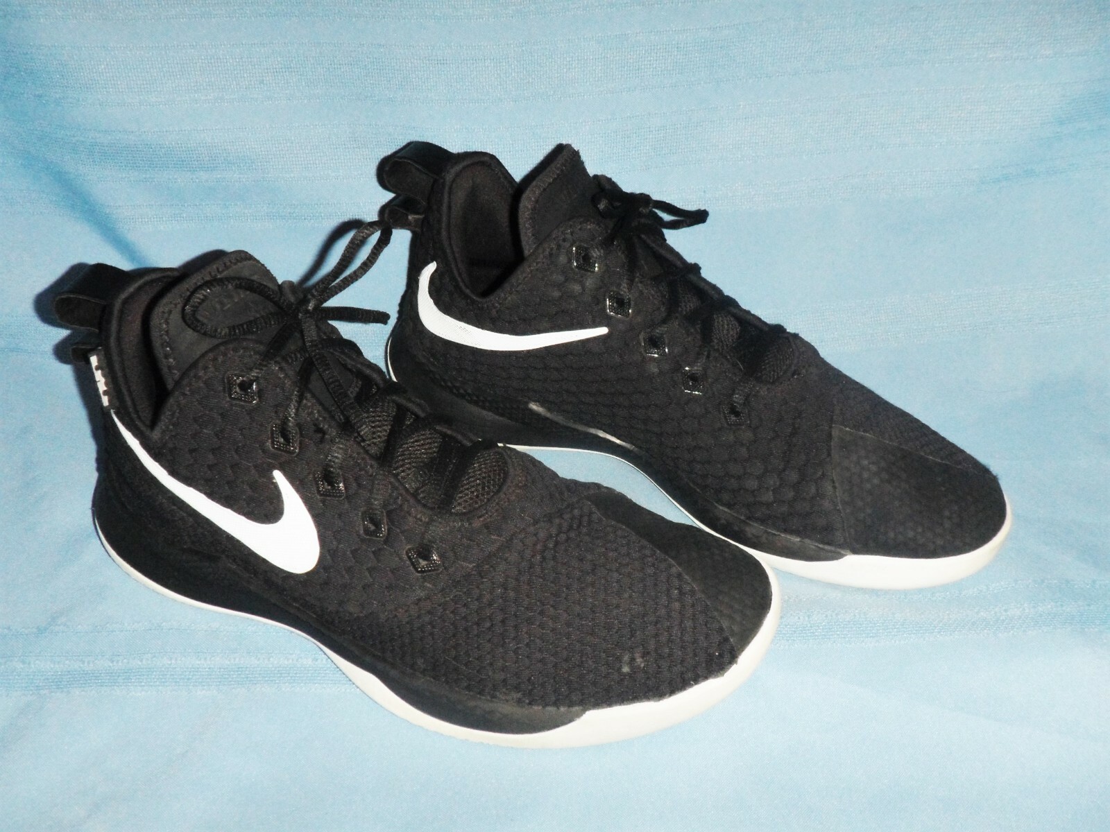 nike akron 330 price